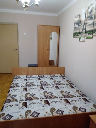 Сдам красивую комн с балконом без хоз Толбухина 3000гр 1 парню - фото 1