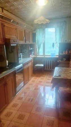 Оренда ізольованої кімнати в 3-ох кімн. квартирі по вул. Миколайчука - фото 1