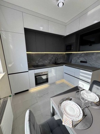 Сдам уже на Краснова двушку с террасой вид на ипподром - фото 1