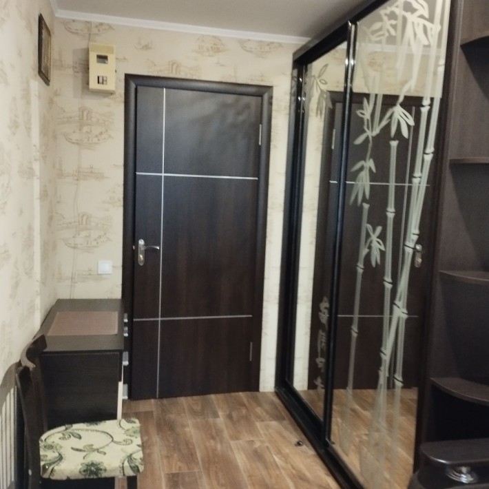 Сдам кімнату за 6000грн., поруч з метро Вокзальна, з 01.11. вільна - фото 1