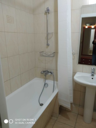 комната в кв-ре-п.Котовского-9-18 м2-всё для проживания-отл. состояние - фото 1