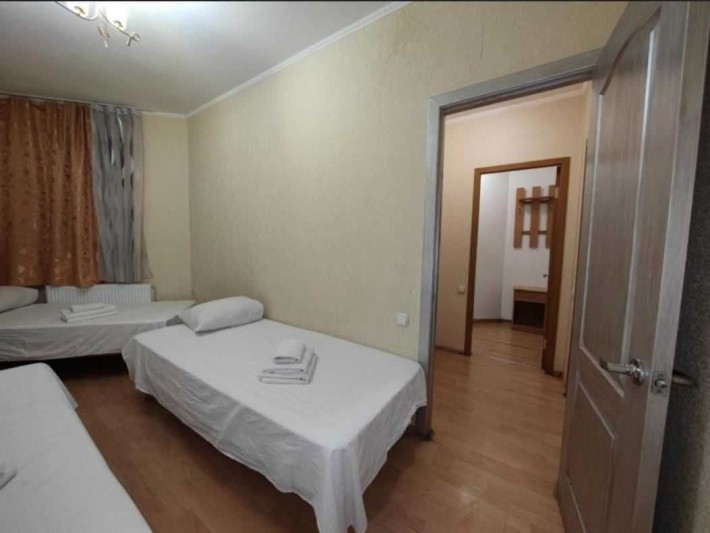 Сдам комнаты в центре! Стоимость  5000 грн в неделю с ком платежами! - фото 1