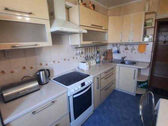 Сдам 3-к на Глушко,2/ Таврия. Общая 65 м. 15/ 16 эт. Комнаты раздел. Одеса