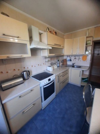 Сдам 3-к на Глушко,2/ Таврия. Общая 65 м. 15/ 16 эт. Комнаты раздел. - фото 1