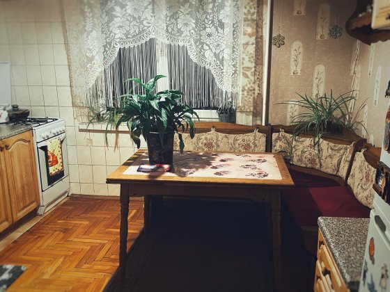 Простора кімната) Київ