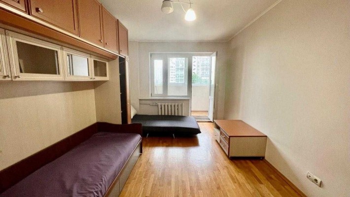 Здам в оренду кімнату з балконом 22м.кв. (вул. Гмирі 9-в).Для дівчини! - фото 1