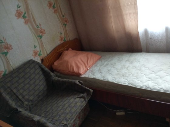 подселение, место в комнате (для женщины), м. Харьковская Київ
