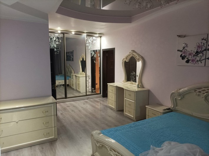 Продам большую просторную квартиру 137 кв.м город Белгород -Днестровск - фото 1