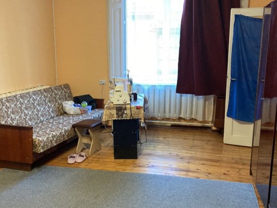 Продаж квартири ( або приватного будинку-окремо ) в центрі міста Берегове