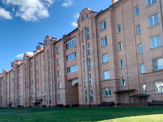 Простора 2-кімн. 70 м², 1-й поверх + ділянка під гараж | Житло/бізнес Бобровиця