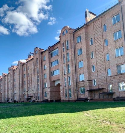 Простора 2-кімн. 70 м², 1-й поверх + ділянка під гараж | Житло/бізнес - фото 1