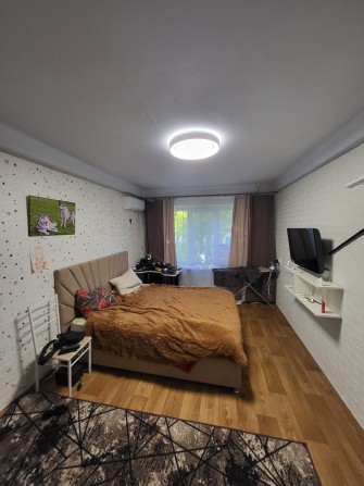 Продам двухкомнатную квартиру. С мебелью и техникой. АЭО. Соцгород. - фото 1