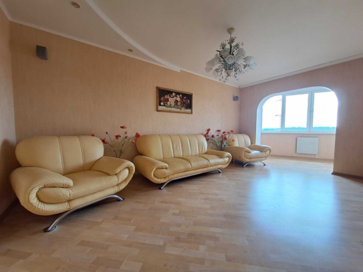 Продається велика квартира в центрі з меблями - фото 1