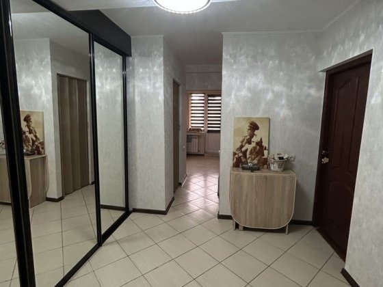 Продається 2- х кімнатна квартира м. Виноградів мік. Черняховка дом 12 Виноградів