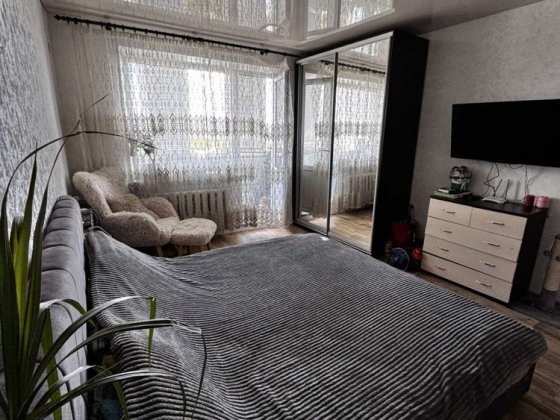 Продається 2-х кімнатна квартира на л/б м.Камʼянське. Кам'янське