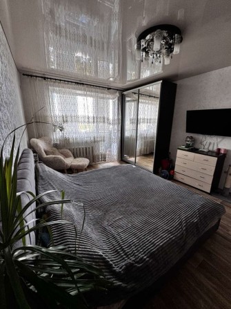 Продається 2-х кімнатна квартира на л/б м.Камʼянське. - фото 1