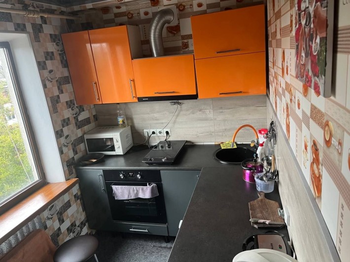 Продам квартиру 2х комнатную с ремонтом и мебелью и техникой - фото 1