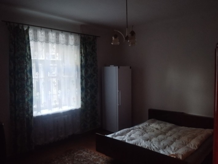 Продам  3-х кімнатну квартиру у центрі міста - фото 1