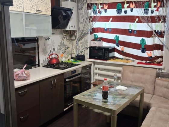 Продам трёхкомнатную квартиру... Глухов