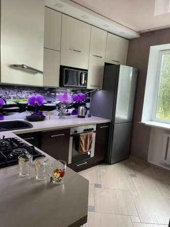 Продам трёхкомнатную квартиру - фото 1