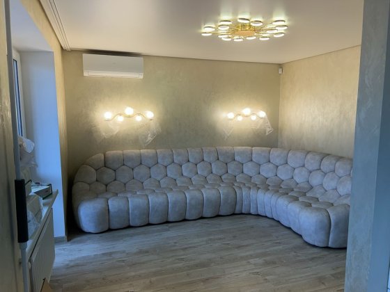 Продаэться 4-х кімнатна квартира з новим євроремонтом. Глухов