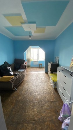 Продам 2-комнатную на левом берегу, 9 мкрн, Мир. - фото 1