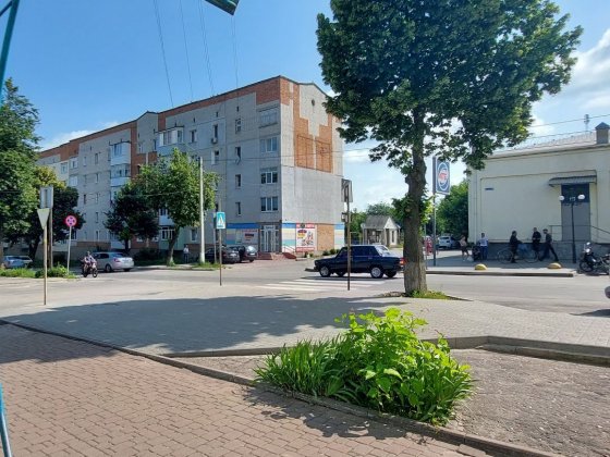 Продається 3 кімнатна квартира в ценрті міста Глухов