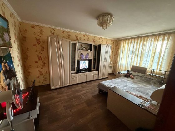 Простора трьохкімнатна квартира