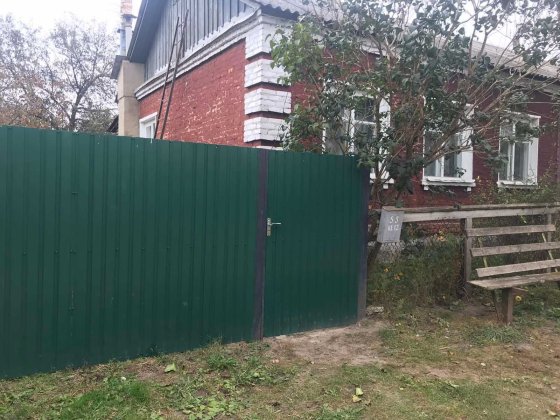 Продається 3-кімнатна квартира в 3-х квартирному будинку Глухов