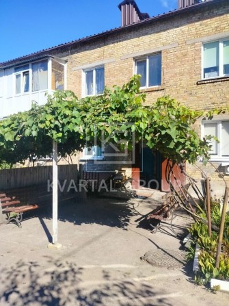 Продається 2-кімнатна квартира в центрі Гостомеля - фото 1