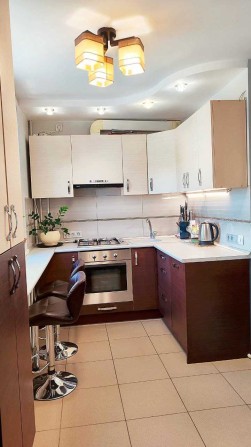 Продам 3 кімнатну квартиру в Дергачах з ремонтом і меблями. - фото 1