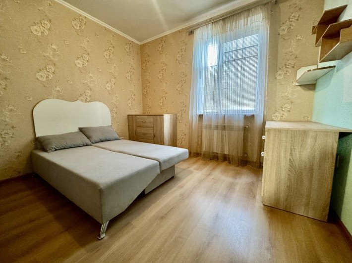 Велика 1-кім Квартира з Ремонтом у Затишному Районі - фото 1