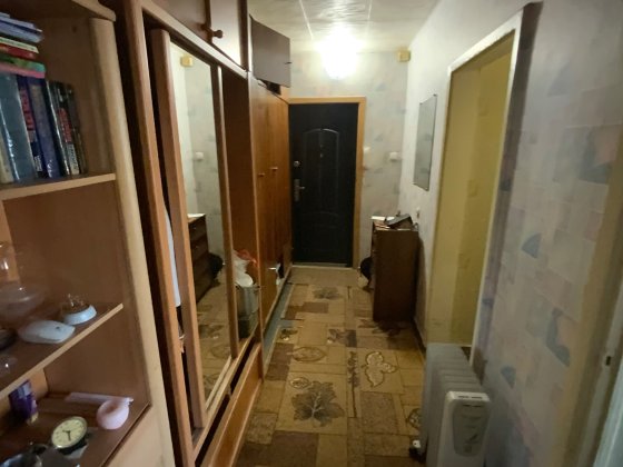 Продам 1 комн левый берег 1 мкрн 15 $ торг Кам'янське