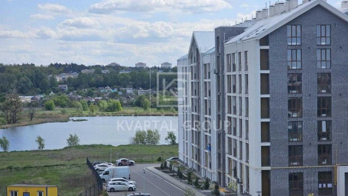 Простора 2 кімнатна квартира з видом на Озеро! Оформлення 2%, газ! - фото 1