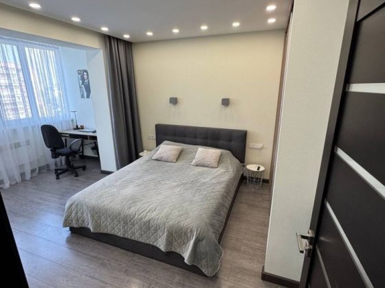 Продаж 3-кім. 4 мкрн. Лівий берег Кам'янське