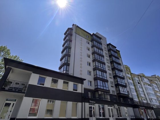 ТЕРМІНОВО! Продається простора 3-кімнатна кв. з терасою у м. Долина Долина