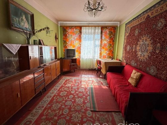 Простора 3 кімнатна квартира під ремонт Дубно