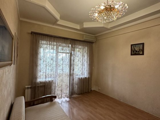 Продаж 2-кімнатної Сталінки. Центр. Кам'янське