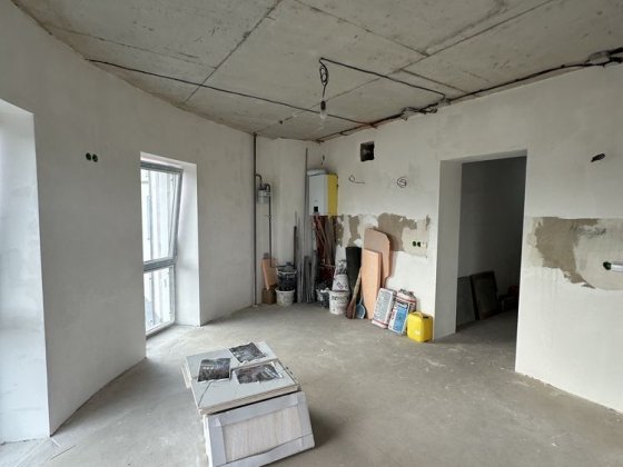 Центр міста! Швидкий виїзд на Київ! 2-к з частковим ремонтом! Гостомель