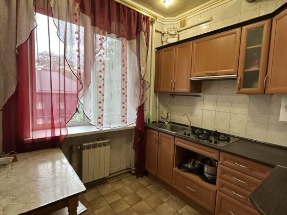 Продам  3-комн квартиру на Долматова YANOVA Каменское