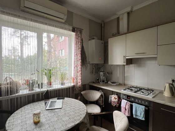 Продається 2х кімнатна квартира з ремонтом Гостомель Гостомель