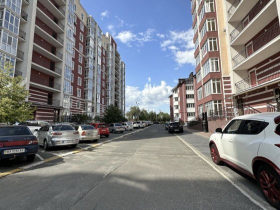 ЖК Покровський, продаж, під косметичний ремонт Гостомель