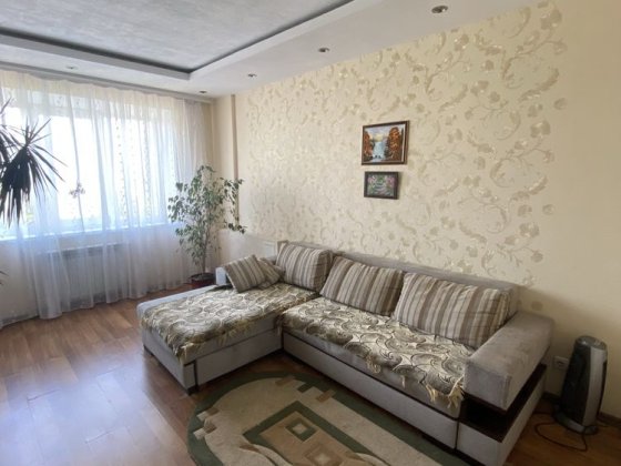 Продам 3-кімн. 10 мікрорайон. Каменское