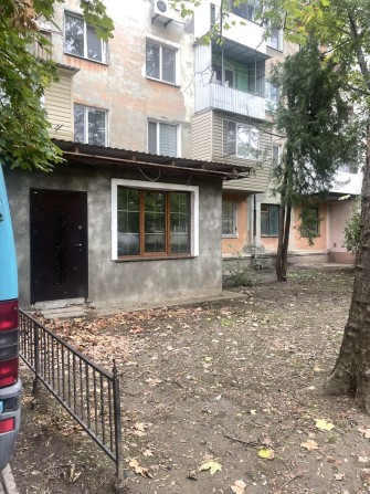 Продажа 3-х комн.квартиры 107 м.кв.1-ый эт. улица И.Франко,9-ая школа - фото 1