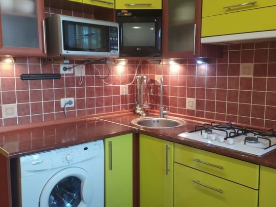 Продам 2-х кімнатну квартиру центр (район міського ринку) Ізюм