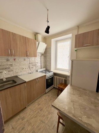 В продаже гостинка с ремонтом,на среднем этаже!!! - фото 1