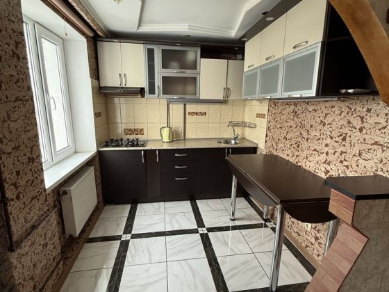 Продаеться  квартира три команты