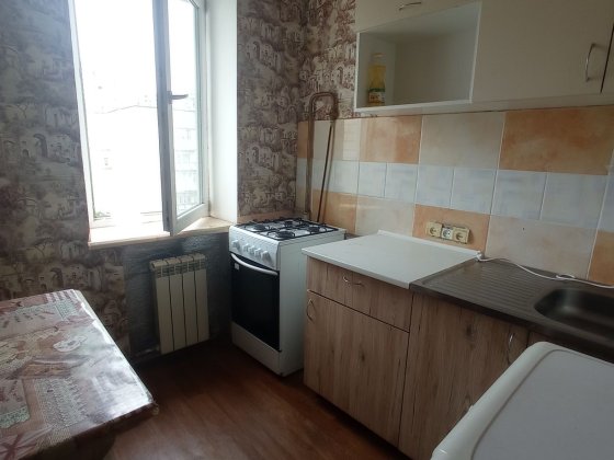 Продам однокомнатную  гостинку на В. Шума Чорноморськ