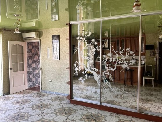 Продам  увеличенную 2 ком.на Мира Чорноморськ