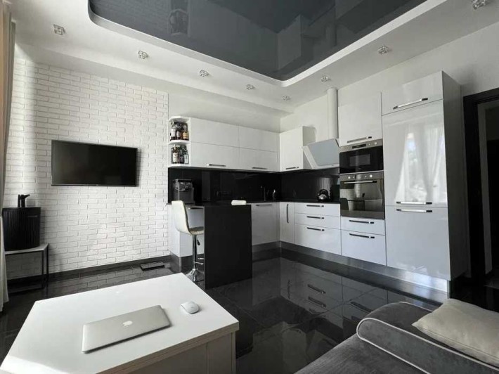 Нова кевартира з сучасним якісним ремонтом біля моря. - фото 1